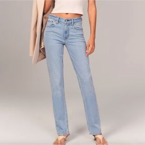 Abercrombie & Fitch Mid Rise Straight Leg ln Light Wash Jeans